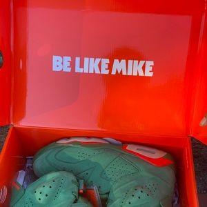 Meet your Posher, Ameerah